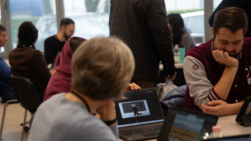 immagine-articolo-intelligenza-artificiale-e-educazione-la-ricerca-d